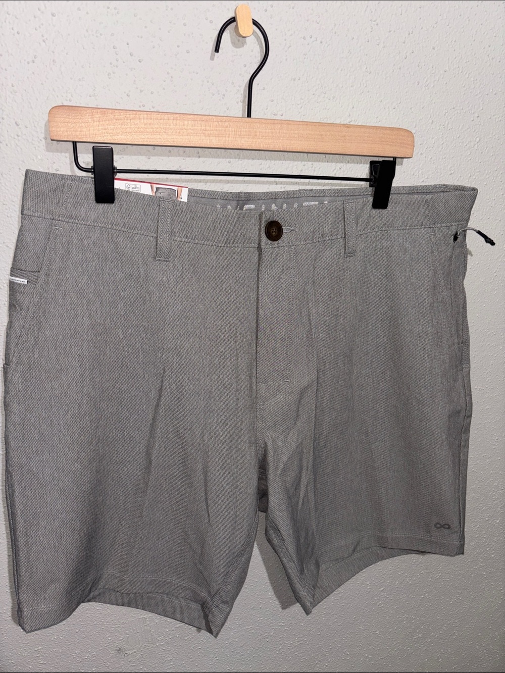 INFINITY - Men’s Gray Hybrid Linearflex Flat Front Men’s Shorts (size 34)